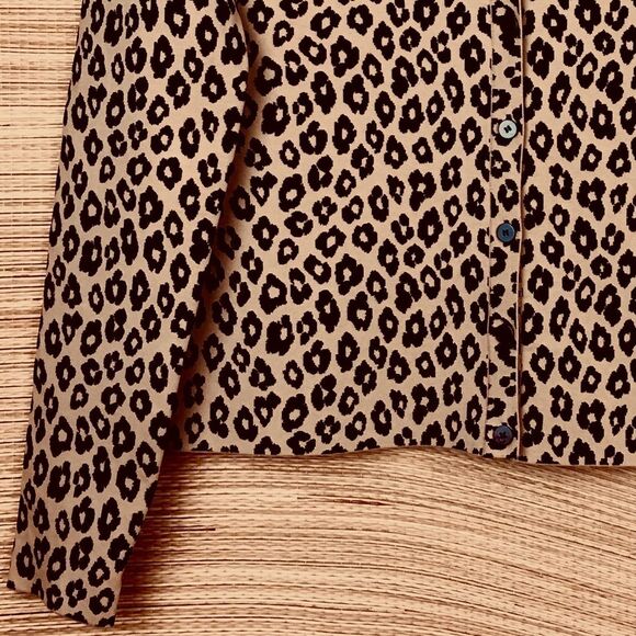 Theory Leopard Animal Print Glossed V-Neck Button Down Cardigan Tan/Black Size L - Picture 9 of 13